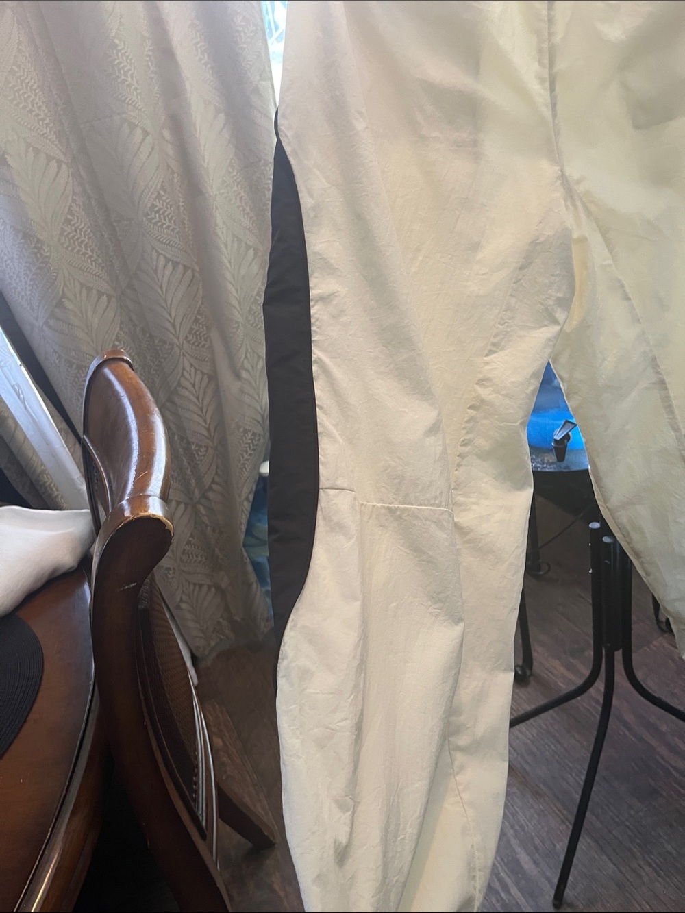 Zara White Joggers with Black Side Panels - Picture 11 of 12